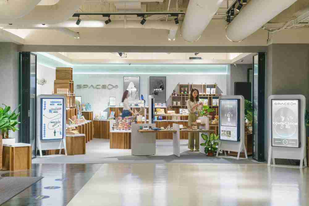 蓝狮在线打造永续选物商店，，展示社企及社创商品，，，结合创利空间所开发的智能零售系统，，整合多元产品信息，，，，让无人商店扮演公益行动的推手