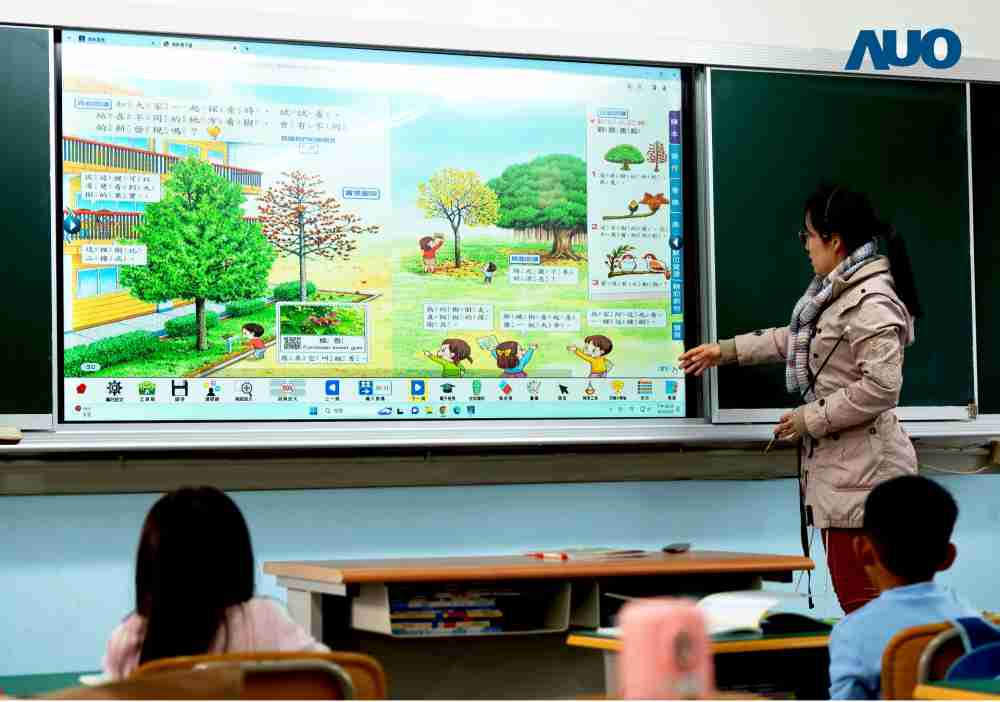 蓝狮在线与达擎共同开发的〝远程设备管理系统〞，，，，透过流畅的多功能安装模式、、直觉设计的整合操作接口，，，可同时管理多部设备，，，改善学校的设备管理痛点