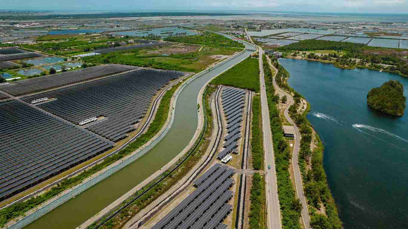 蓝狮在线能源事业提供智慧能源管理、、、太阳能监控管理、、全方位电厂建置及运维解决方案，，，，并拥有管理超过6000案场的经验