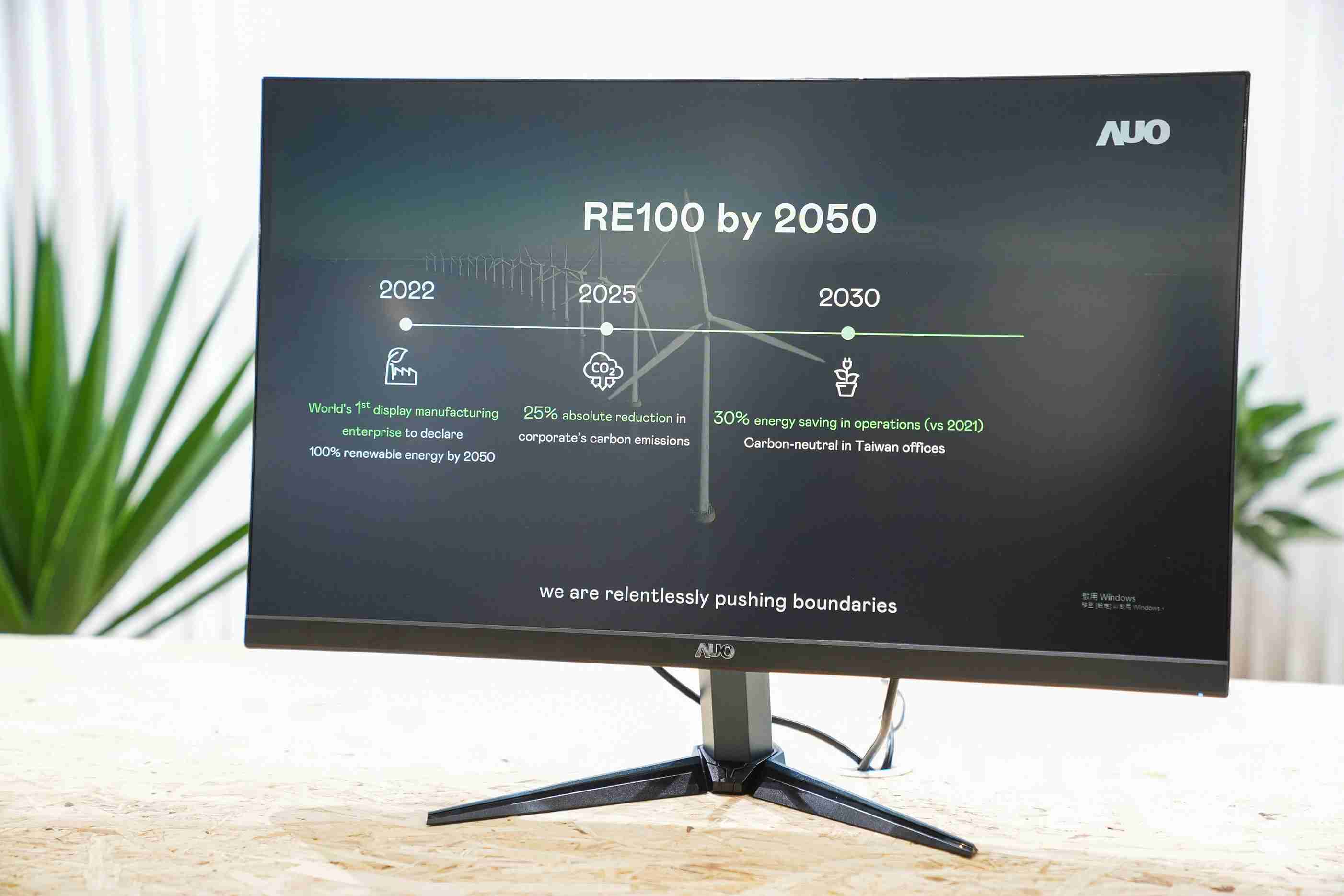 蓝狮在线关注产品生命周期各阶段的永续性，，，，携手客户、、供货商实践永续原物料，，，，积极将再生原物料导入绿色产品，，，，在DJSI永续原物料项目获得同产业最高分